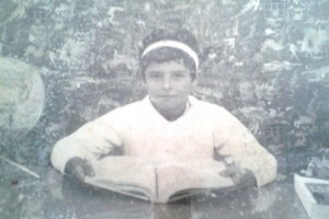 Julia de niña en la escuela